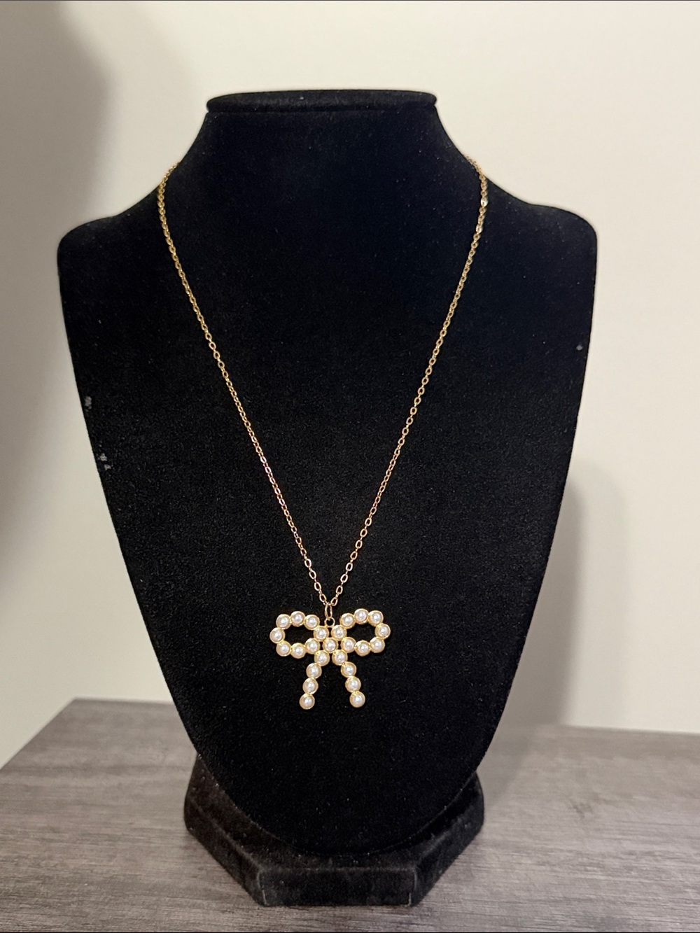 Pearl Bow Pendant Necklace